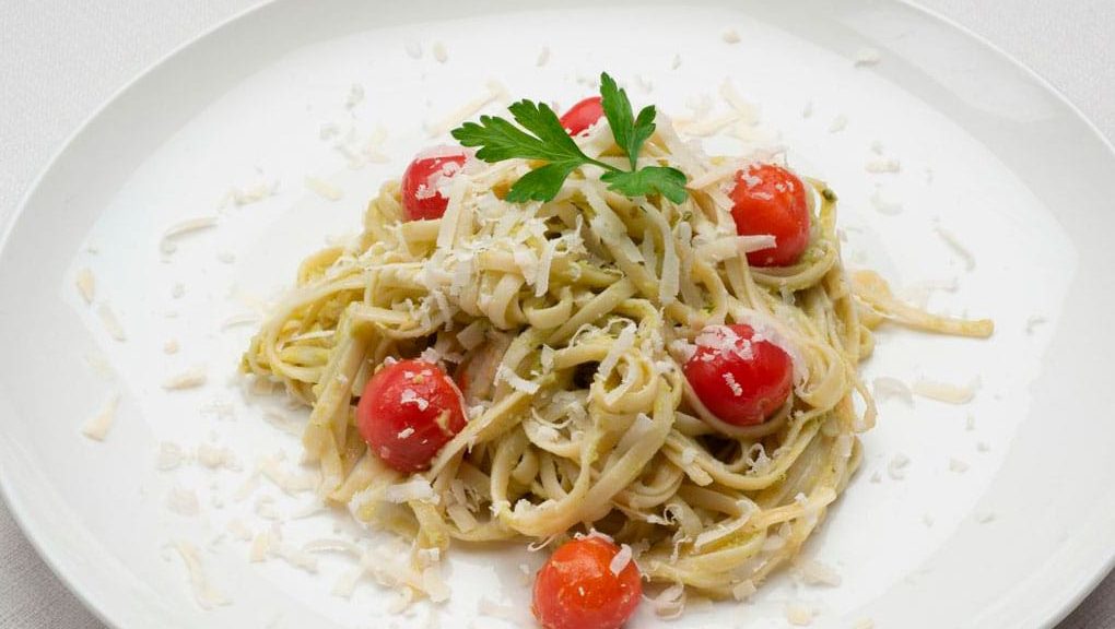 Noodles with cherry tomatoes